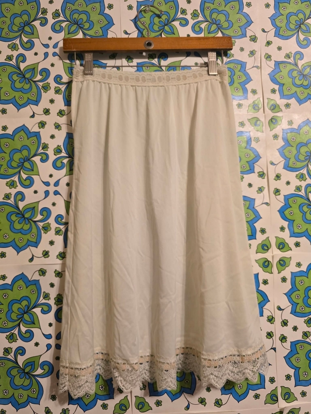 Vintage | Women's Cream Midi Slip Skirt with Lace Trim - Picture 4 of 6